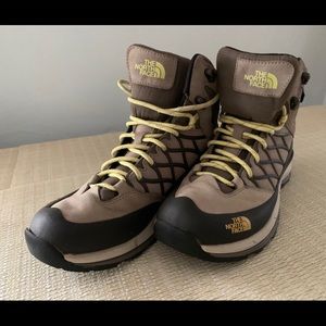 Women’s Size 7.5 North Face Snow and Hiking Boots